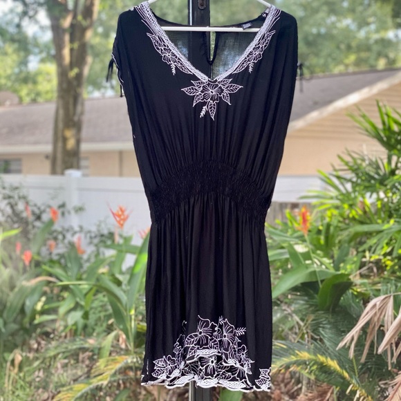 Beach cover up with adjustable sleeves! - Picture 6 of 6